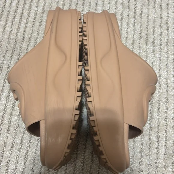 Gucci slides - Picture 2 of 4